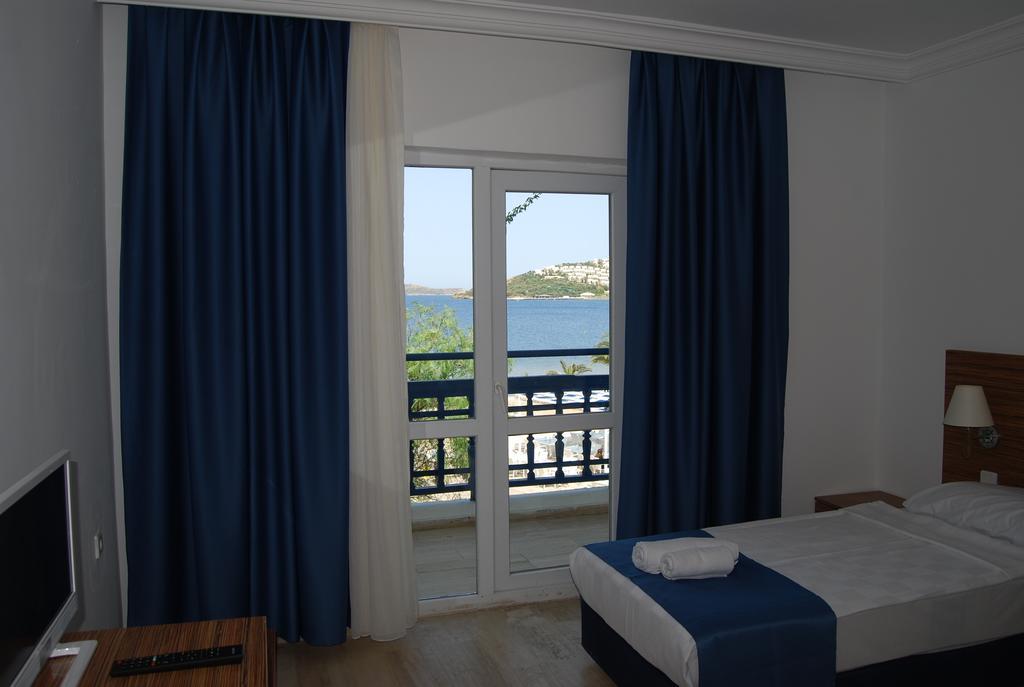 Club Blue White All Inclusive Turgutreis Pokoj fotografie