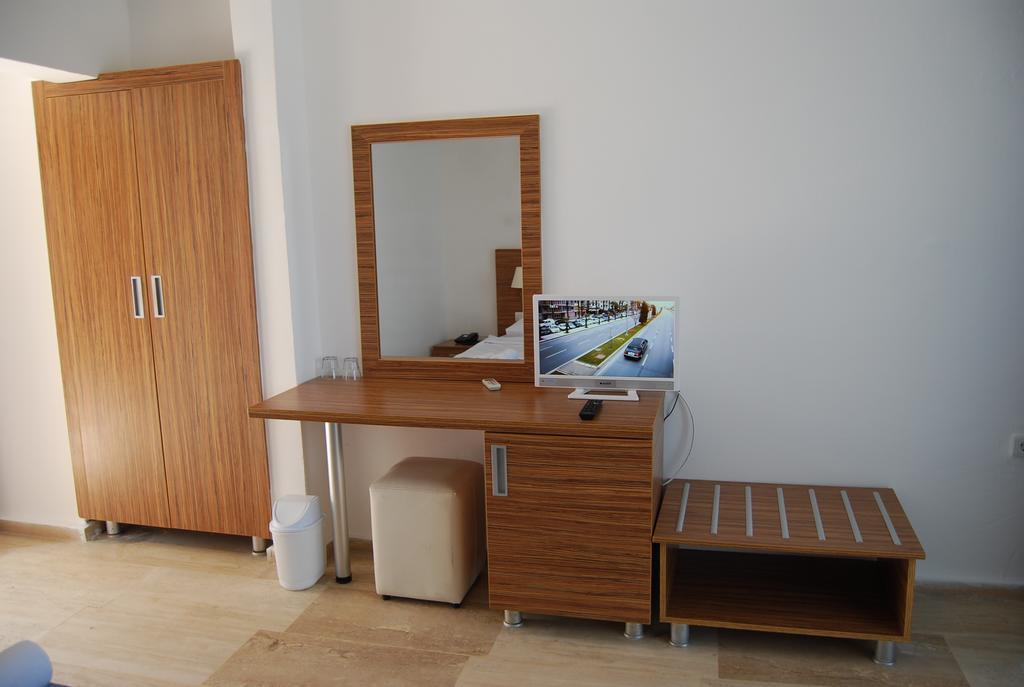 Club Blue White All Inclusive Turgutreis Pokoj fotografie