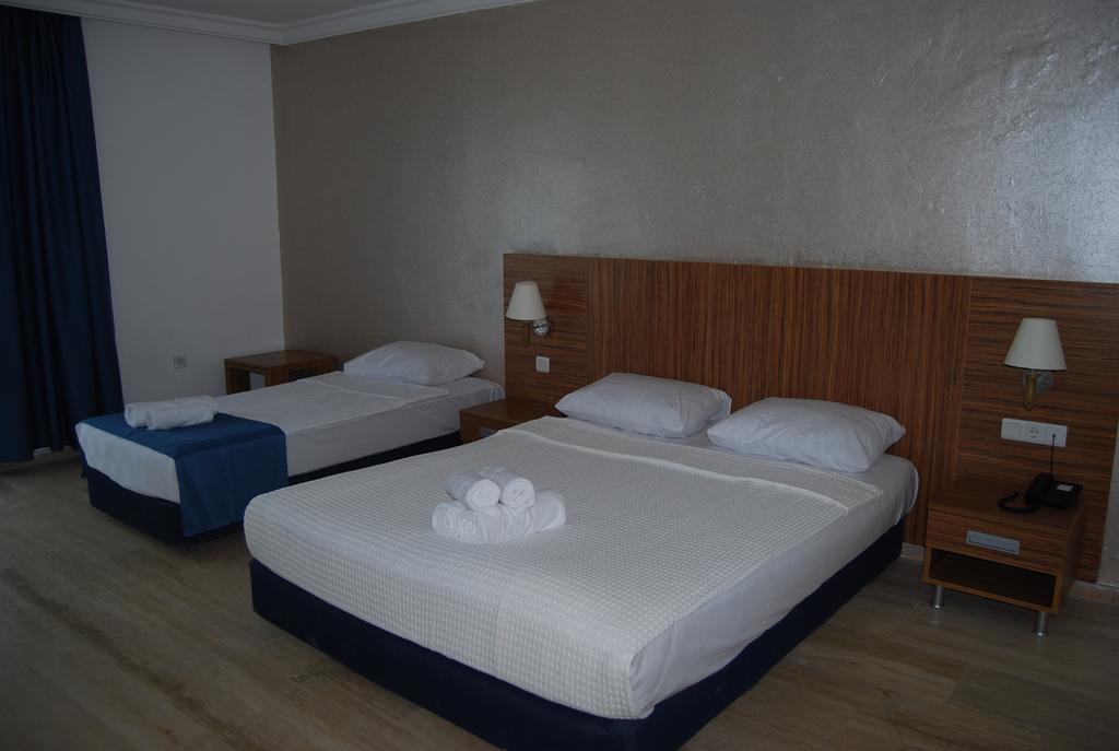 Club Blue White All Inclusive Turgutreis Pokoj fotografie